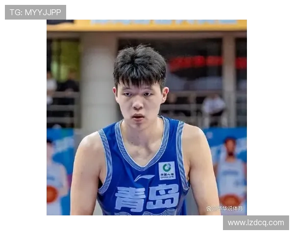 杨瀚森在G联赛中自信提升与英语交流能力显著进步的故事